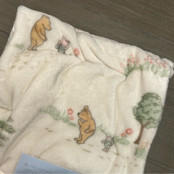Classic Winnie the Pooh Baby Blanket - Picture 4 of 5